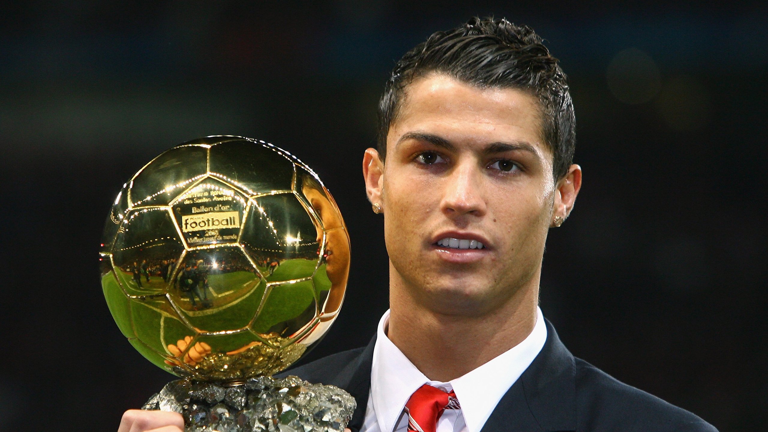 “东桃花岛赛场：缆绳滑水运动突破极限”